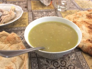 パレスチナで愛されるフリーケはスーパーフード　煙と轟音うずまく製造工場に行ってみた