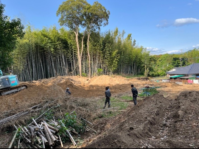 福岡県朝倉郡の一般社団法人「わんわんさくちゃんお日様の会」。1200坪の土地を購入しシェルターを増築中。超大型犬や大型犬の保護を得意としている