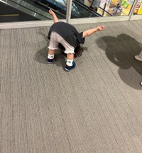 イヤイヤ期、イヤイヤの仕方が訳わからなくて可愛すぎる！（提供：ママさん）