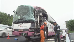 栃木・那須塩原市の東北道　路肩に停車中の仙台行き高速バスに後続の高速バス追突　５人重軽傷