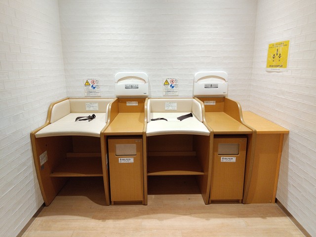 荷物スペースやゴミ箱があればスムーズに交換できる！　※画像はイメージです（yuki91@stock.adobe.com）