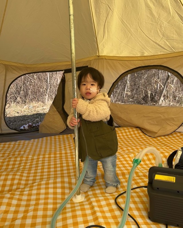 支柱を揺らしていたずらする＝00hamupi00さん提供
