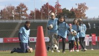 女子サッカー普及へ　プロ選手らに教わりながらサッカーを楽しむイベント　岡山市