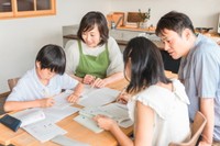 「7月中に宿題を終わらせたい」と考える小学生は約4割　※画像はイメージです（buritora/stock.adobe.com）