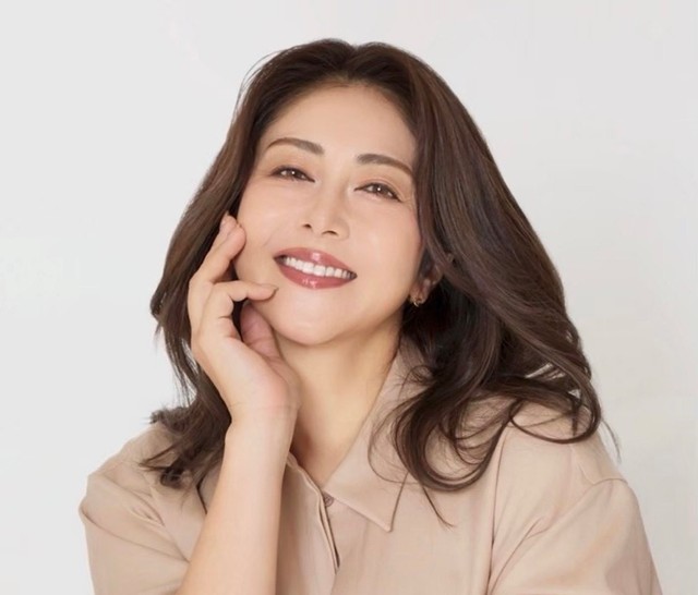 舞台俳優として活躍する岡元あつこ。昨年末に死去した先輩への思いを語った