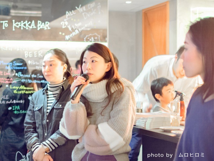 左：素敵なコピーで支えてくれているコピーライターのOさん。真ん中：アニドネ経営メンバーの山本和子さん、主にWEBディレクションを担当。右：昨年まで経理面のサポートをしてくださっていたNさん。本業多忙につきいったんお休みとなりますが、アニドネには今後もかかわってくださる予定。途切れずゆるくでも繋がっていられるのもボランティア活動の魅力かもしれません