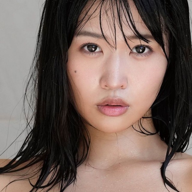 『南みゆか2nd写真集 à la mode』カバー画像　ⒸSHOGAKUKAN（撮影：LUCKMAN）