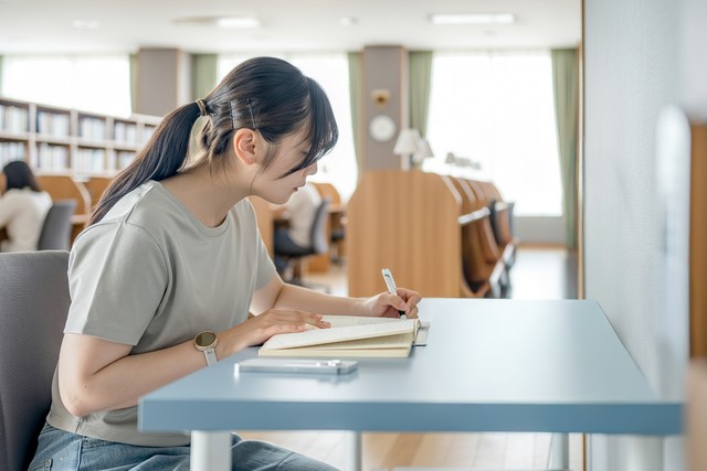自習目的で図書館を利用するのはアリ？ナシ？
