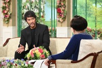 23日放送の「徹子の部屋」に出演する阿部寛（左）と司会の黒柳徹子＝テレビ朝日提供