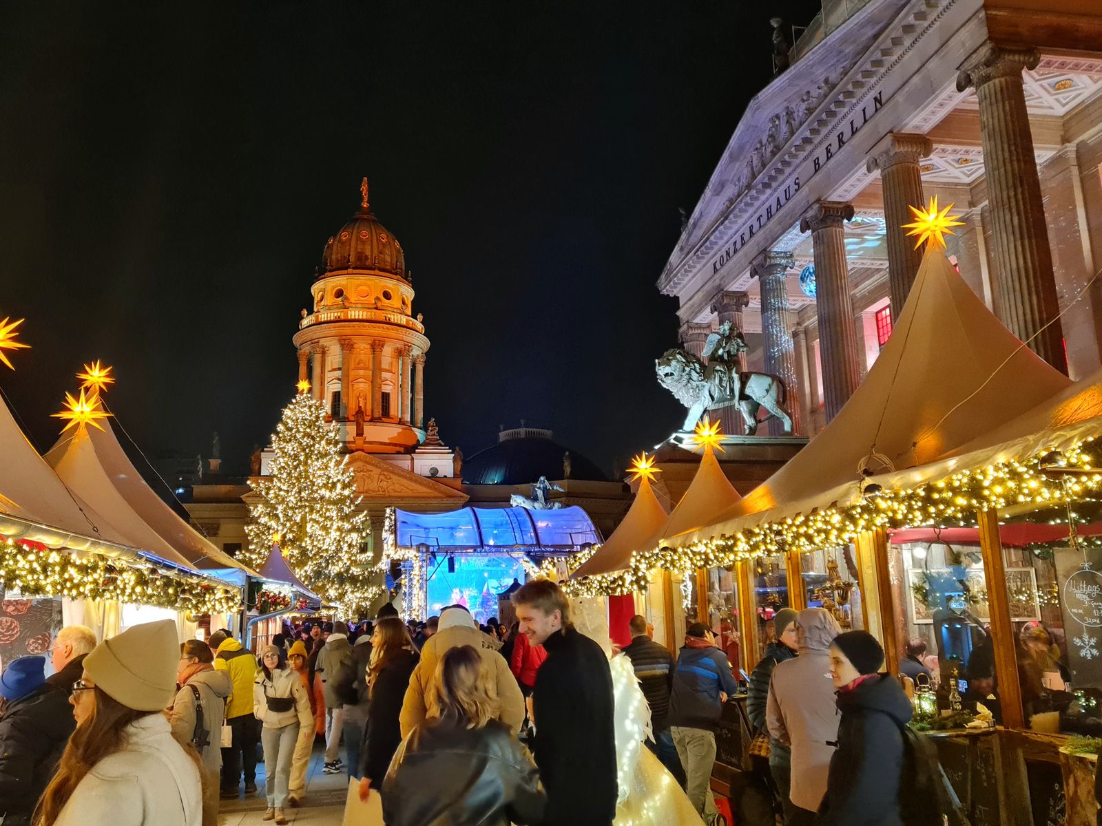 ベルリン一美しい広場と、ポツダムのワインマーケット ドイツの