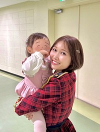 AKB48の衣装を着る浦野さん／浦野一美さん（@urano_cindy1023）提供