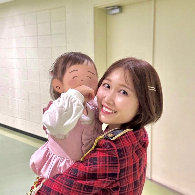 AKB48の衣装を着る浦野さん／浦野一美さん（@urano_cindy1023）提供