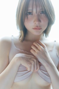 あまつまりな5th写真集（撮影／横山マサト　Ⓒ光文社）