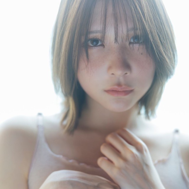 あまつまりな5th写真集（撮影／横山マサト　Ⓒ光文社）