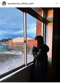 綾瀬はるかさんの公式スタッフ（@ayaseharuka_official_staff）のインスタグラムより