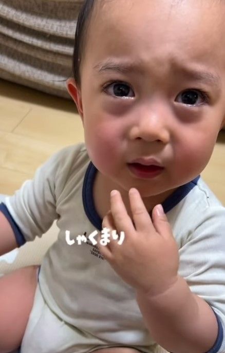 「いたかったぁ～」と2歳の男の子 「何が痛かった？」 「しゃくまり」に泣いてしまう姿が話題｜まいどなニュース