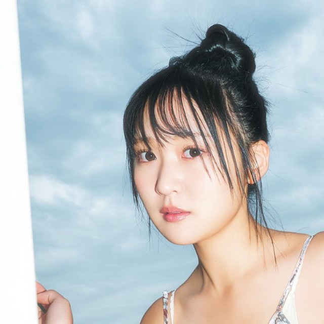 本多もか「旬撮GIRL Vol.30」(扶桑社)より＝撮影：高橋慶佑 ヘアメイク：KEIKO（renewal） スタイリング：毛塚由恵