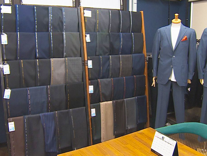 仕立てのスーツ