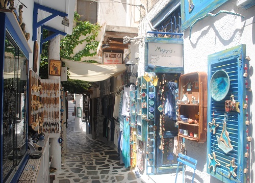 ナクソスのホラはアクセサリー屋さんが多い。ショーウインドーが華やか（ホラ）
