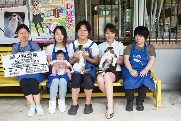 芦ノ牧温泉駅を守る会の皆さんと。みんな家族のよう