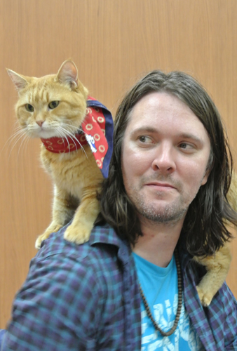 肩の上に乗るのがお気に入り