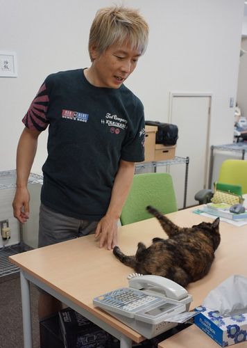 福田さんが傍にいくと「Ｖ（ヴィー）」はじゃれまくる