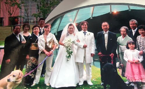 山梨県での結婚式に参加した2匹（10年前）