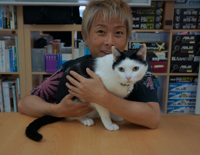「どの猫も自分の子みたい」バンを抱く福田さん