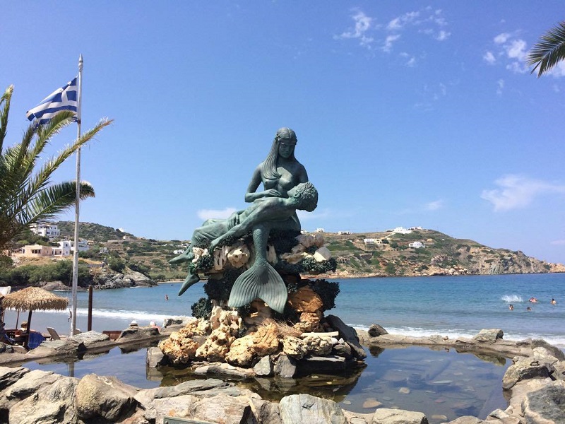 キニ・ビーチが舞台の、人魚の小説があるとか。