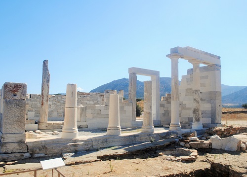 バスツアーで見たディミトラス神殿。規模は小さいですが、雰囲気の良い遺跡でした