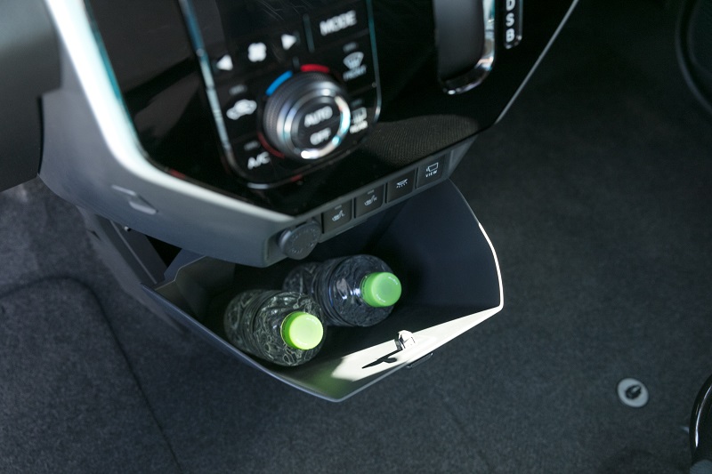 引きだし式のセンターダストボックス。脱着して水洗いが可能。