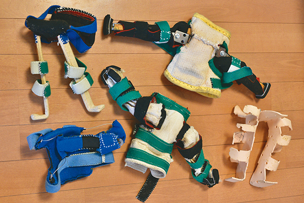 ギプス・ 初期の着用型義足