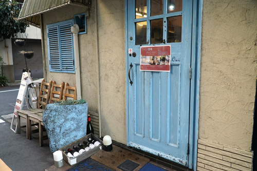 Oui Oui（ウイウイ）。店名の由来は、以前の愛犬Oui（ウイ）くん。フランス語で肯定（yes）の意味