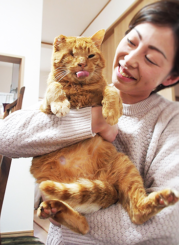 歯なしなので、よくベロをしまい忘れる