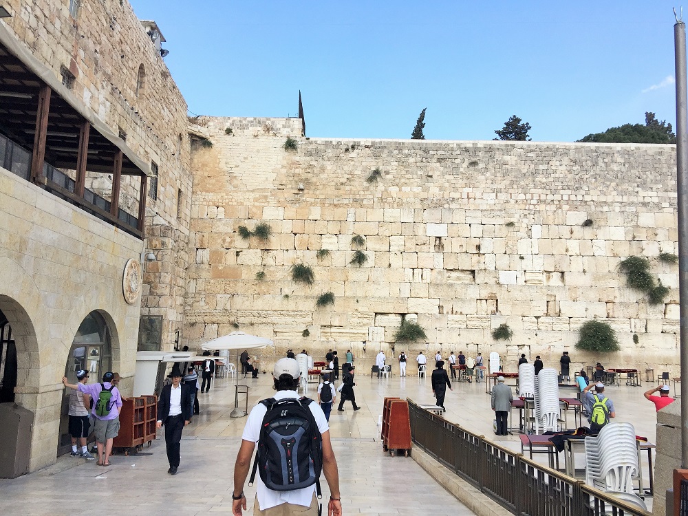 これがあの有名な「嘆きの壁」