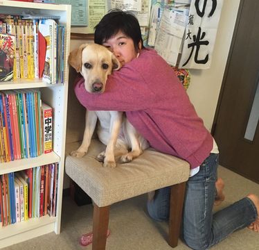 「１年あっという間、サンディ、私あなたのことが大好きになった」（修了式の前日にママと）