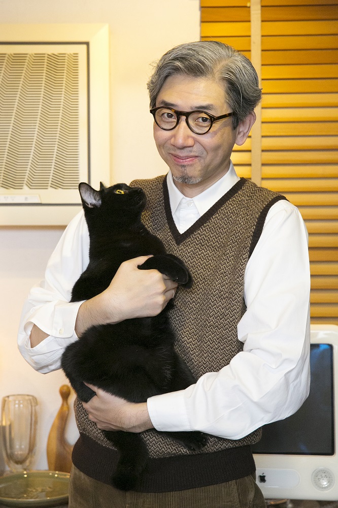 抱っこされるとソリマチさんの顔を一生懸命みつめてしまうほど